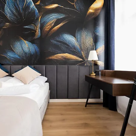 Апартаменти And Blue Haven