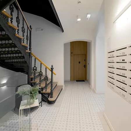 Апартаменти And Blue Haven *